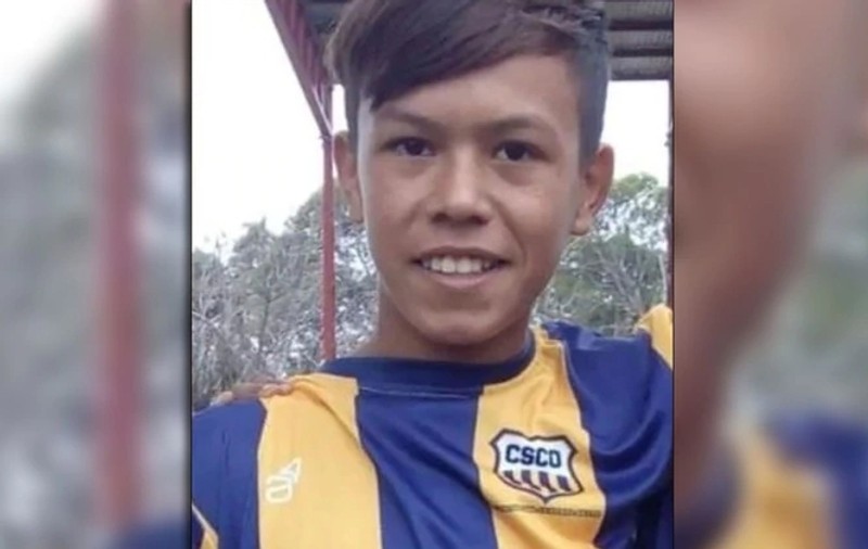 Un fotbalist de 12 ani din Argentina a dispărut după ce a fost la un antrenament. El a fost găsit mort, cu peste 30 de răni de cuțit și mușcături de câine pe corp!