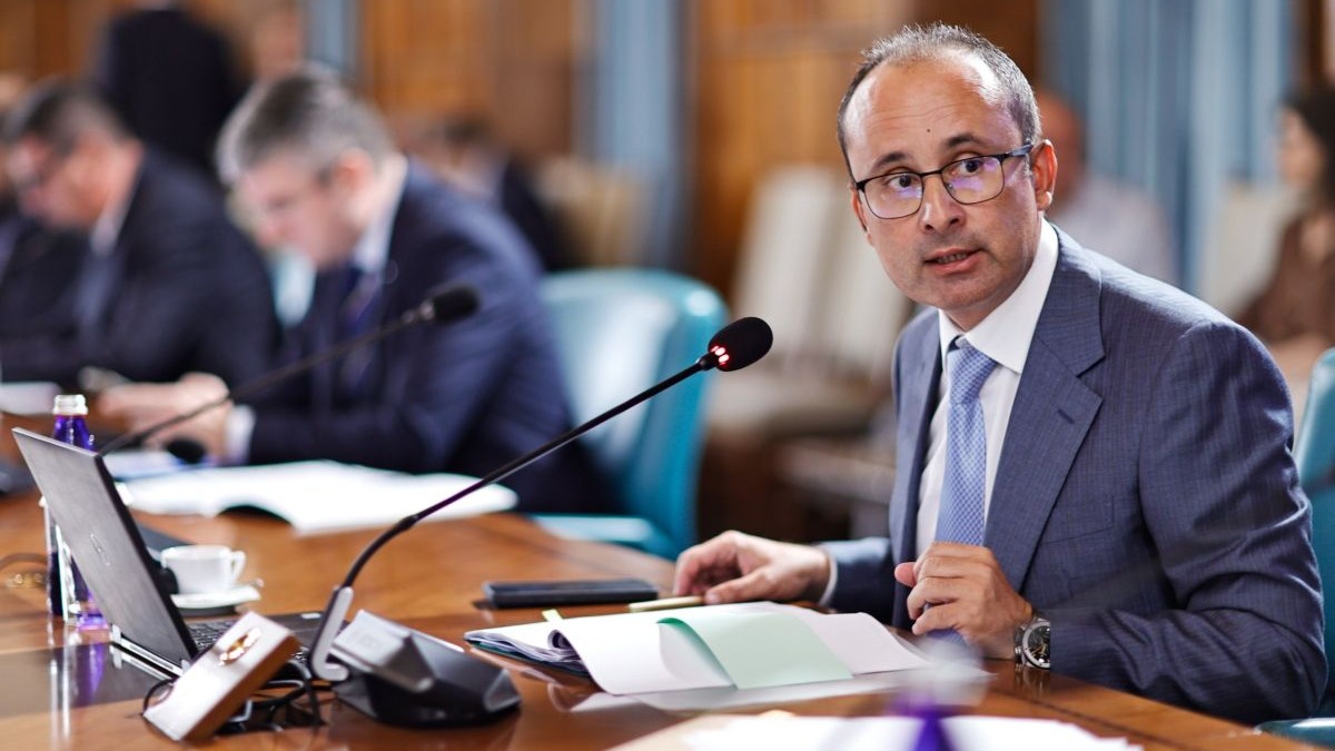 Secretarul de stat în Ministerul Energiei, Cristian Bușoi, în timpul unei ședințe de guvern, 6 august 2026