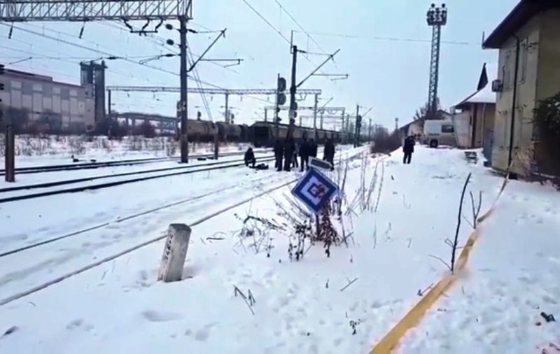 Noi detalii despre chinezul găsit mort în apropierea gării din Roman. Tânărul de 16 ani învăța în Bacău și era un împătimit al excursiilor