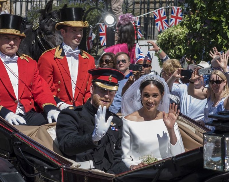 FOTO | Ținutele purtate de prințul Harry și Meghan Markle la nunta regală vor fi expuse