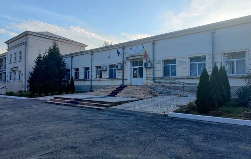 O asistentă medicală din Galați, reținută sub acuzația că a furat bani, bunuri şi vouchere de vacanţă de la colegi și de la pacienți