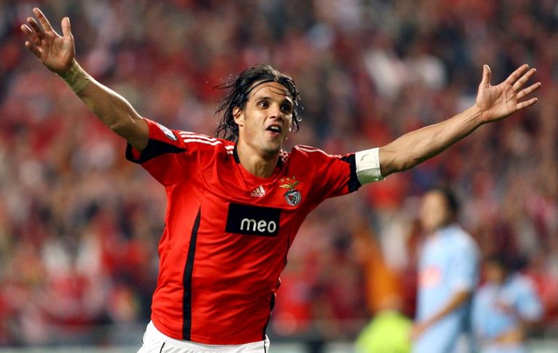 Nuno Gomes se întoarce la şcoală