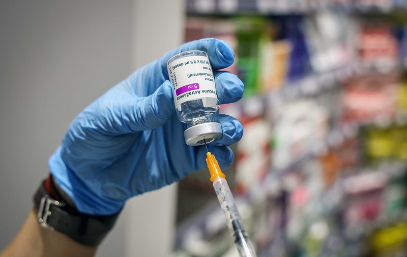 O nouă tranșă de vaccin AstraZeneca sosește astăzi în țară. Peste 300.000 de români s-au imunizat cu acest ser