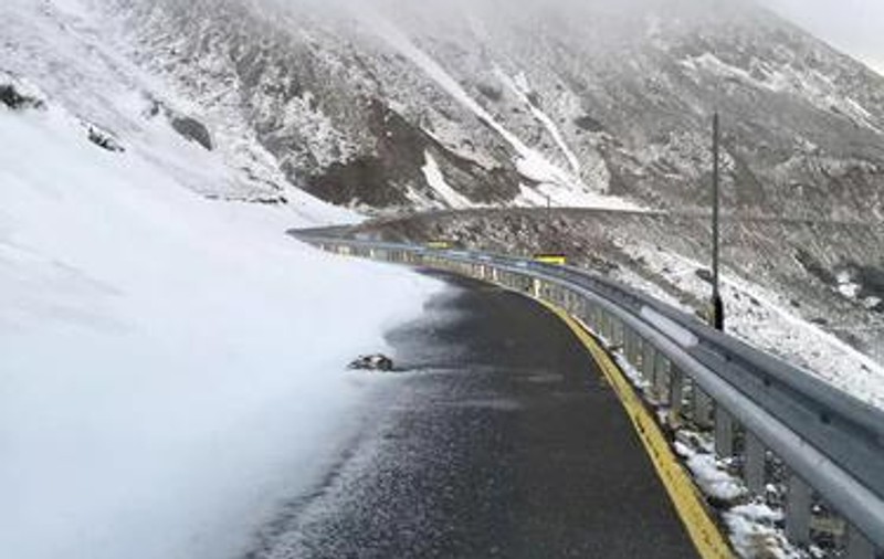 Circulația pe Transalpina a fost închisă temporar între Rânca și Obârșia Lotrului din cauza vremii