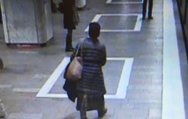 UPDATE | Încă un atac la metrou. O femeie a fost amenințată cu moartea.  Suspecta a fost reținută | FOTO