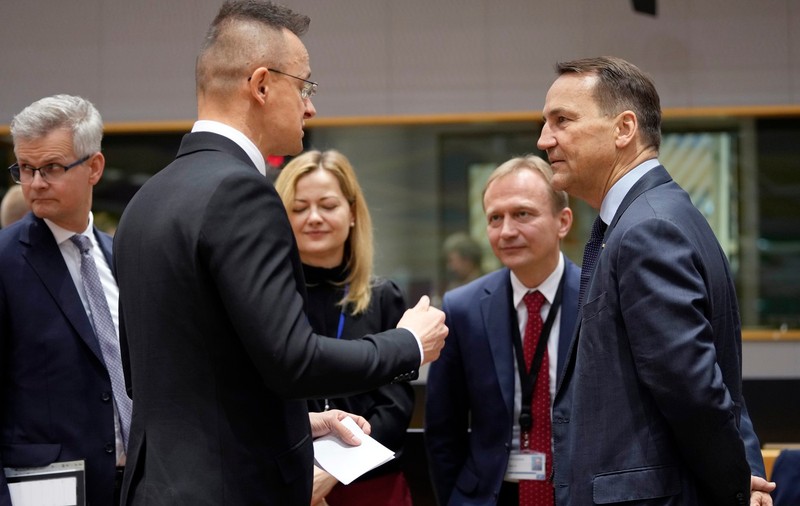 Schimb de replici acide între miniștrii de Externe ai Poloniei și Ungariei: „Felicitări! Viktor Orban a câștigat Ordinul Lenin. Veți lupta de partea Rusiei”