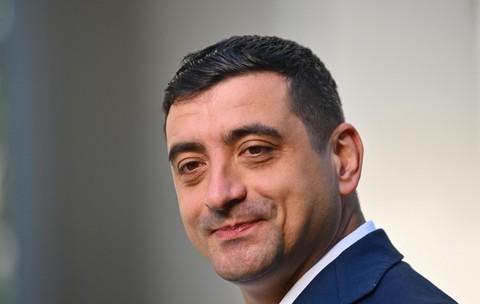 Liderul AUR, George Simion, a cerut, marți, suspendarea președintelui Nicușor Dan, anunțând că va distribui parlamentarilor PSD un tabel pentru strângerea de semnături. 