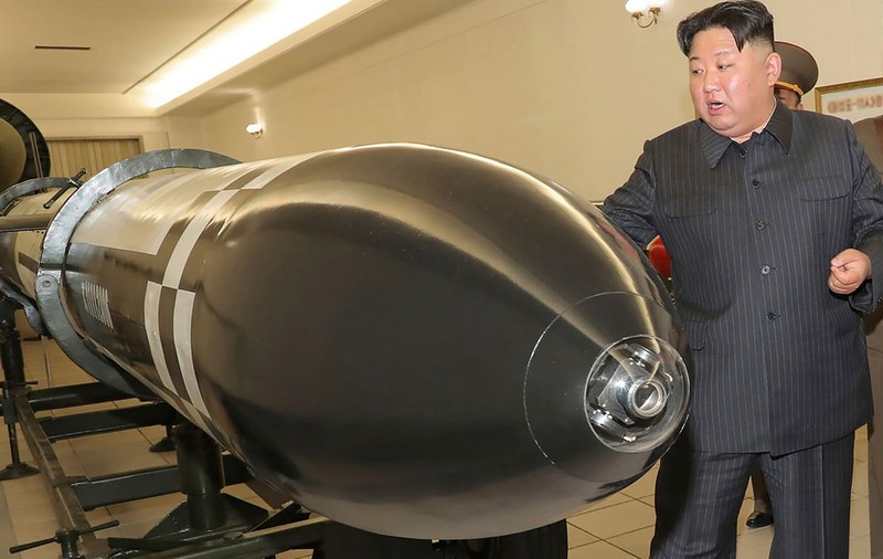 Kim Jong-un a urmărit lansarea unor rachete de croazieră de pe un submarin nord-coreean