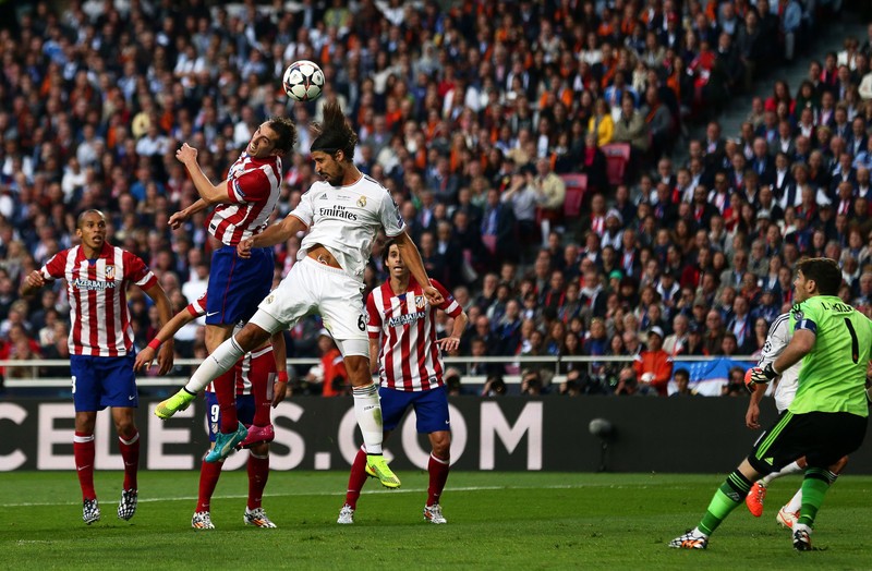Diego Godin (Atletico) deschide scorul în finala Ligii Campionilor, Real Madrid - Atletico Madrid, din acest an. FOTO: EPA