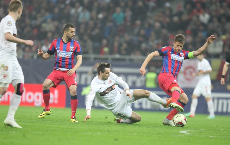 Steaua a făcut primele mutări. Întâiul transfer ”a semnat pe doi ani!”. Cine mai vine! Care e stadiul negocierilor cu astristul Budescu. Ce jucători sunt pe lista neagră a patronului Gigi Becali