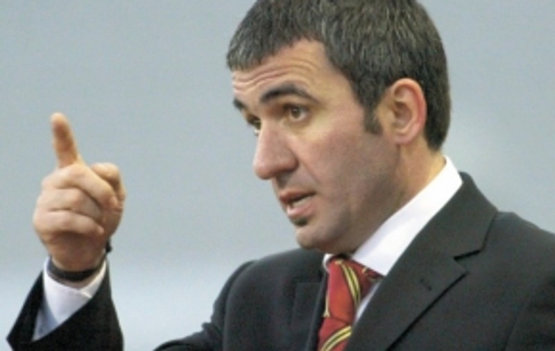 Hagi a interzis manelele la Academia sa de fotbal