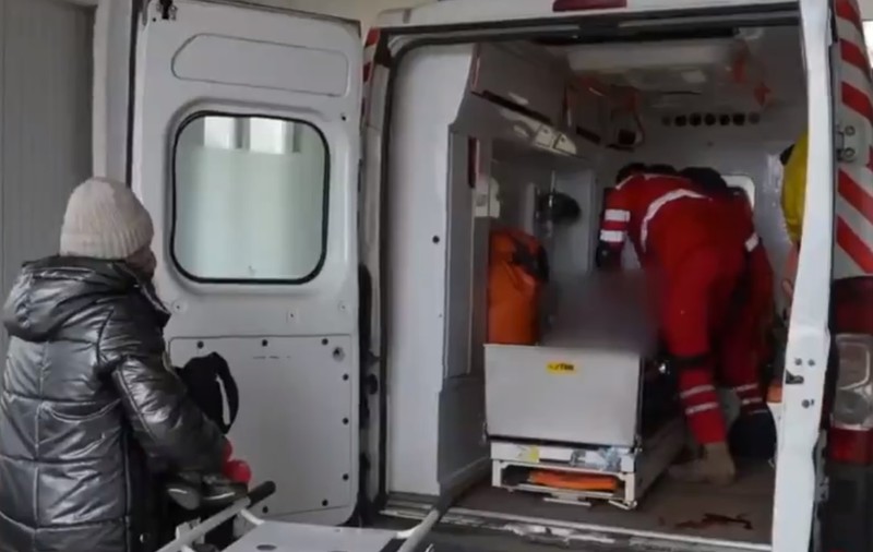„Arată-i asta lui Putin”. Furia unui medic din Ucraina când îi moare în brațe o fetiță de 6 ani, rănită în bombardamente