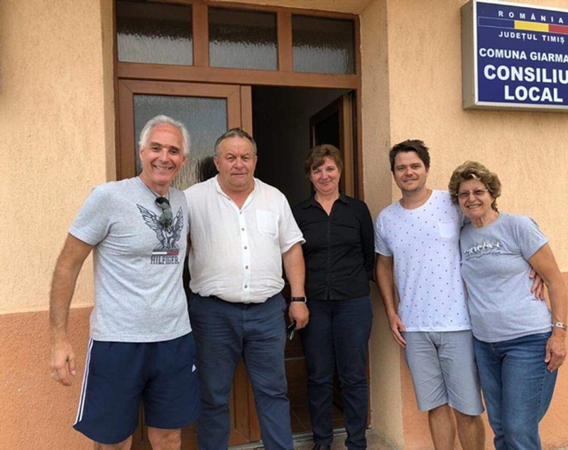O familie de brazilieni a ajuns în Timiș pentru a-și descoperi originile. În Giarmata au găsit urmele străbunicilor