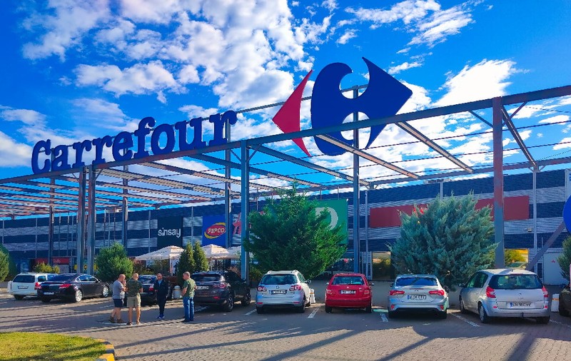 Cum poți câștiga bani la Carrefour fără să fii plătit la oră: gigantul introduce sistemul „pay-per-task” în România
