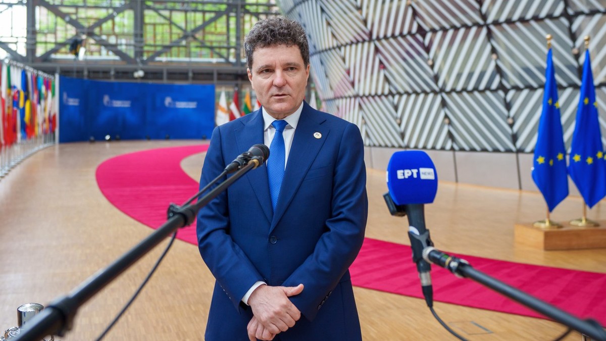 Nicușor Dan vorbește cu presa la Consiliul European de la Bruxelles