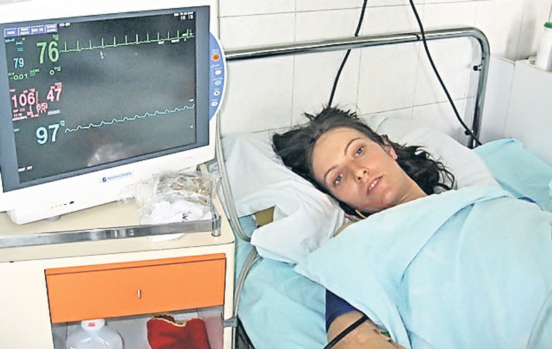 Gravida înjunghiată în coloană nu va mai putea merge niciodată