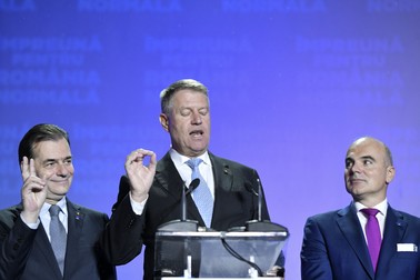 Ludovic Orban, pe vremea când era în aceeași tabără cu Klaus Iohannis și Rareș Bogdan | Foto: Hepta