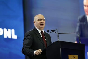 Premierul României susține că PNL poate redeveni un partid relevant, însă atrage atenția asupra faptului că pentru acest lucru politicienii trebuie să se țină de cuvânt și să facă într-adevăr ceea ce promit. Foto: Vlad Chirea
