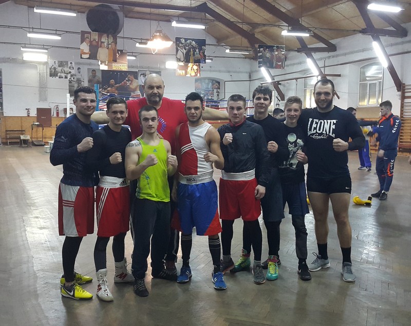 Mihai Nistor este idol pentru noua generație din box! S-a pregătit cu tinerii pugiliști la Brăila | FOTO