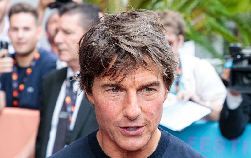 Tom Cruise va întrerupe filmările la „Mission: Impossible 8” pentru a participa la încoronarea regelui Charles al III-lea