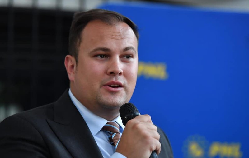 Secretarul general al tineretului PNL a fost demis după scandalul înjurăturilor la adresa PSD