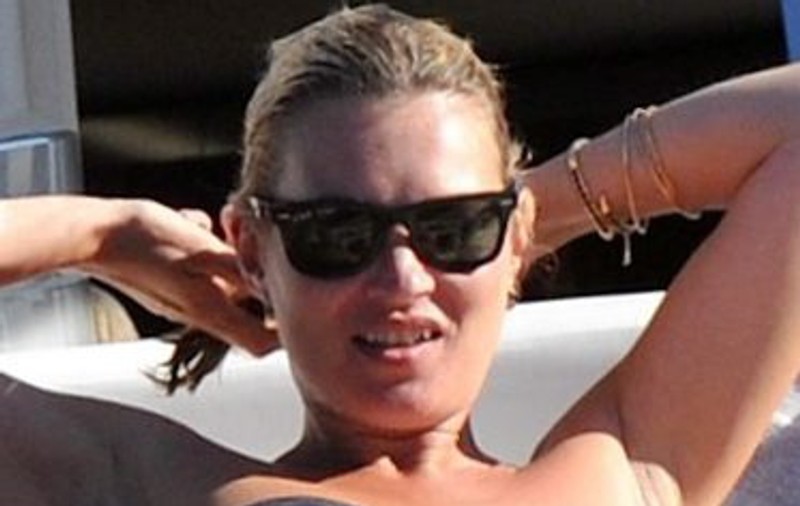 Kate Moss s-a apucat de înot sincron