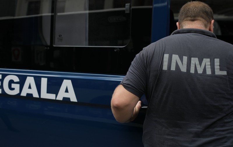 O nouă eroare la INML: a încurcat iar morții. O familie a primit trupul unei femei în loc de al unui bărbat. Descoperirea, făcută după trei luni