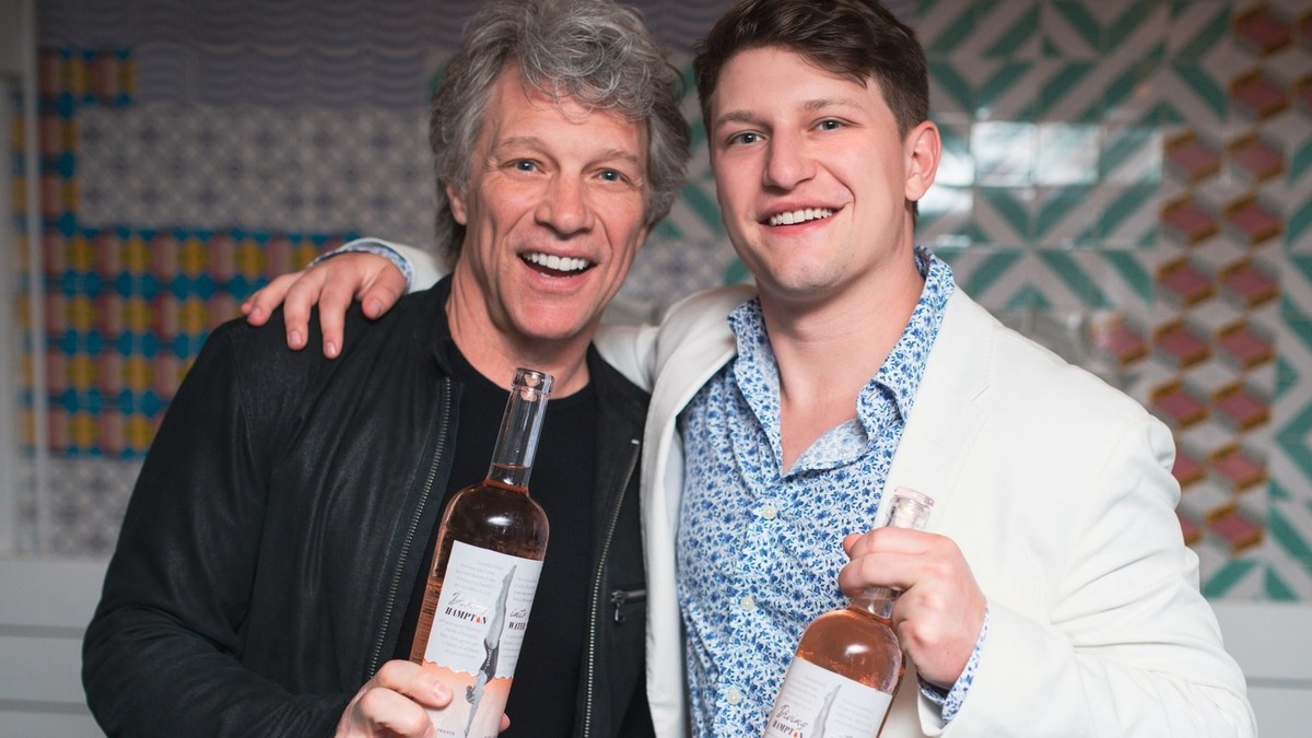 Jon Bon Jovi si fiul Jesse, cu vinul lor premiat