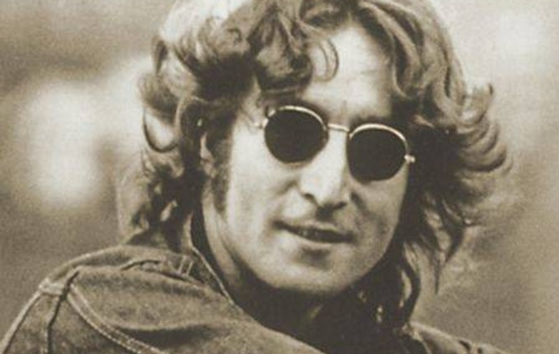 John Lennon suferea de bulimie şi avea fetişuri cu diverse feluri de mâncare