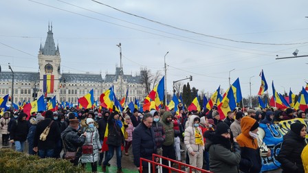 Circa 800 de oameni au pornit de la Palatul Culturii spre Piața Unirii | Fotografii: Cătălin Hopulele