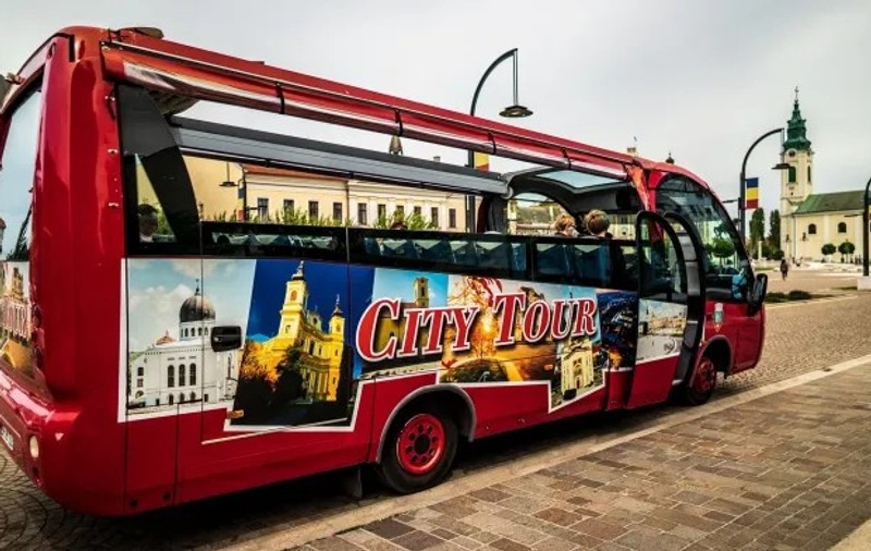 Autobuzul turistic din Oradea. Program, traseu și tarife