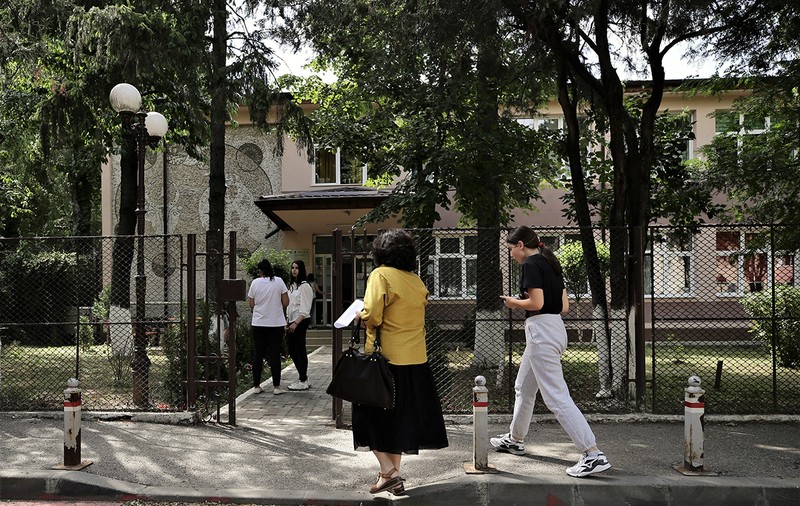 Părinții din Dâmbovița, despre rezultatele la Evaluarea națională. Aici corectarea s-a făcut online. „Au tăiat în carne vie. N-avem niciun 10 în tot județul”