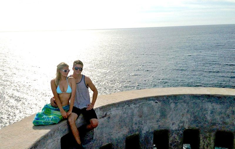 Paris Hilton, îndrăgostită până peste cap de iubitul mai tânăr cu 10 ani | FOTO