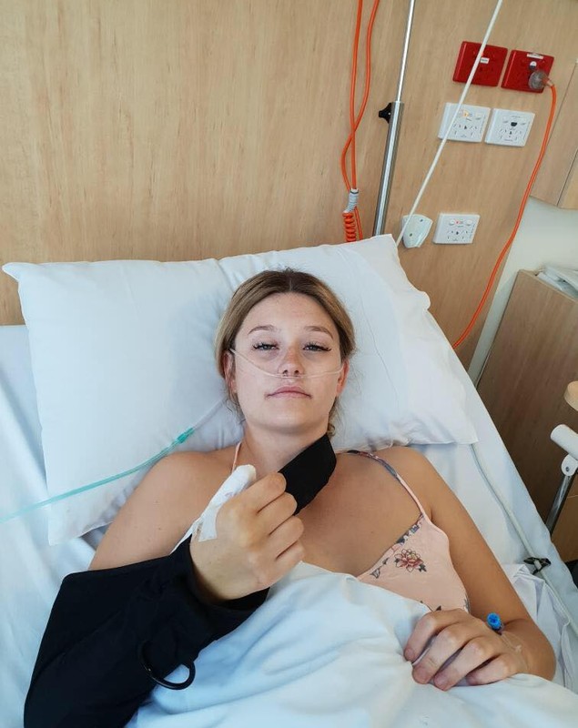 FOTO | O studentă a dezvoltat un tip rar de cancer și i s-a amputat un deget din cauza unui obicei pe care îl fac toți oamenii