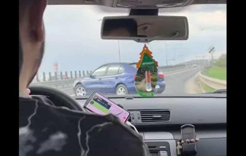 Polițiștii l-au găsit pe șoferul din Alba care a fost filmat când întorcea mașina pe A1, în Sibiu. A accelerat apoi pe contrasens | VIDEO