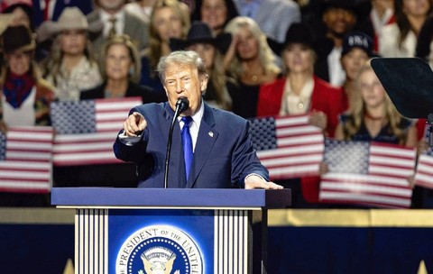 Donald Trump promite că va da 5.000 de dolari fiecărui cetățean dacă republicanii câștigă alegerile din SUA