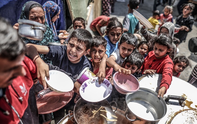 Israelul a ridicat interdicția vânzării de alimente în Gaza, însă mâncarea e un lux pentru palestinieni: „Am cumpărat două ouă pentru 5 dolari”