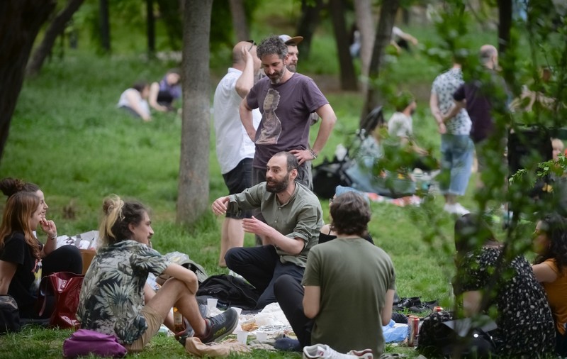 Rata de infectare cu COVID, peste 1 la mie în trei județe. Care e situația în București
