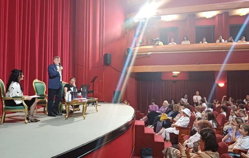 10 scriitori de top români vin la Fabulandia, primul festival de literatură dedicat tinerilor din Piatra Neamț: „Suntem cu toții implicați, într-o formă sau alta, în formarea viitorilor cititori”