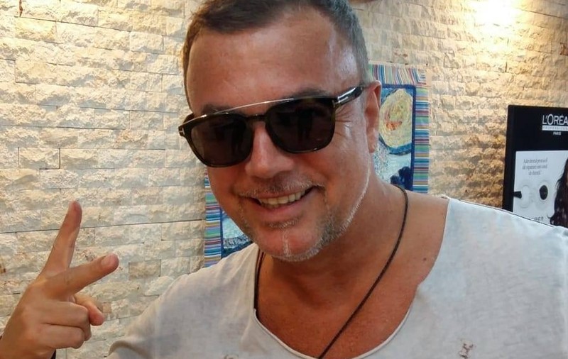 VIDEO/ Adrian Enache, duet cu Vali Vijelie! A “spălat” maneaua adăugându-i versuri în engleză, dintr-un hit internațional
