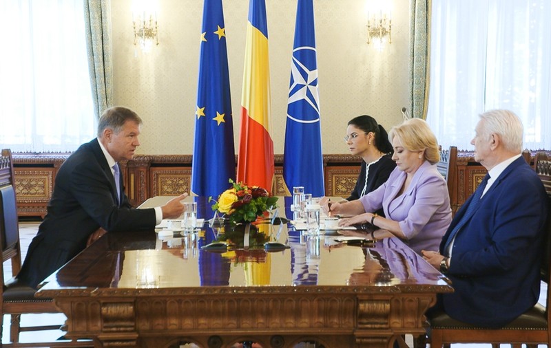 UPDATE/ Ce au discutat președintele și premierul la Cotroceni. Iohannis: „Politica externă a României să se facă numai în interesul României. Solicit cooperare instituțională loială și corectă”