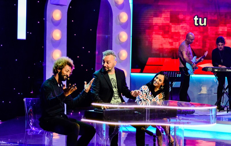 Duelul pianelor, în căutarea celor mai talentaţi interpreţi de karaoke