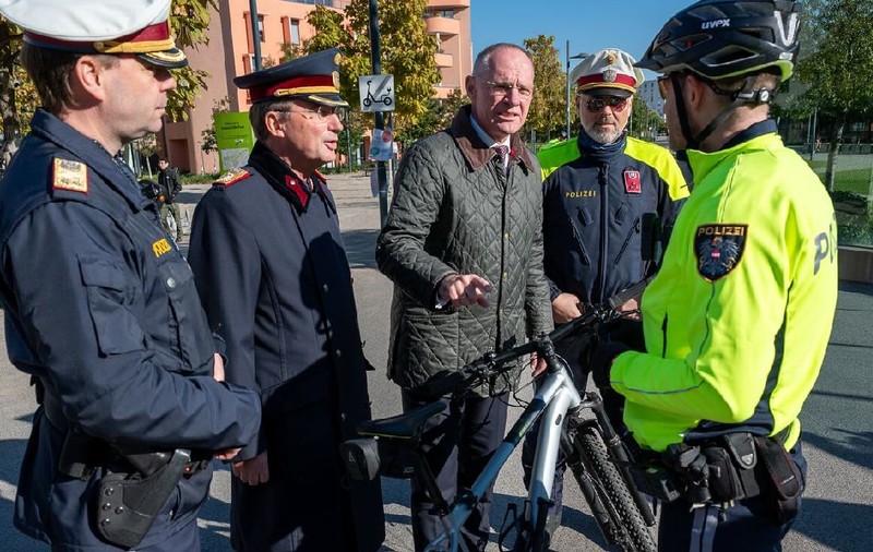 Ministrul Gerhard Karner a prins un șofer de moped tunat care gonea prin Viena: „Trebuie să acționăm acum!”