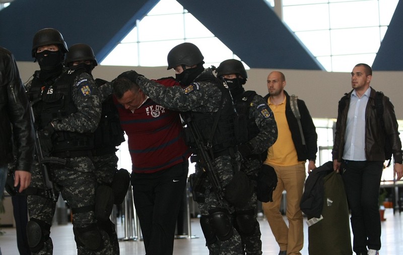 TEMUTUL proxenet ION CLĂMPARU e la București! A fost  ÎNCARCERAT la ”BECIUL DOMNESC”