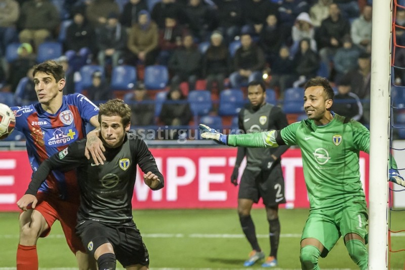 Henrique, într-un meci cu Petrolul FOTO: asatirgumureș.ro