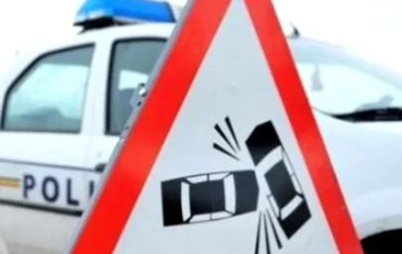 Un șofer a murit pe un drum județean din Brăila, după ce s-a răsturnat cu mașina. Alte trei persoane au fost rănite