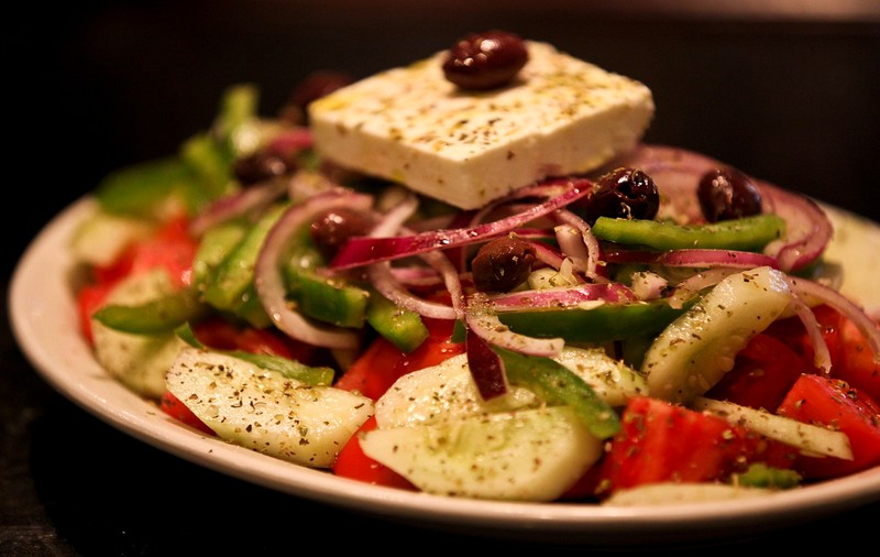 Cum să mănânci ca un localnic în Grecia. Sfaturi pentru evitarea capcanelor turistice și descoperirea autenticității culinare