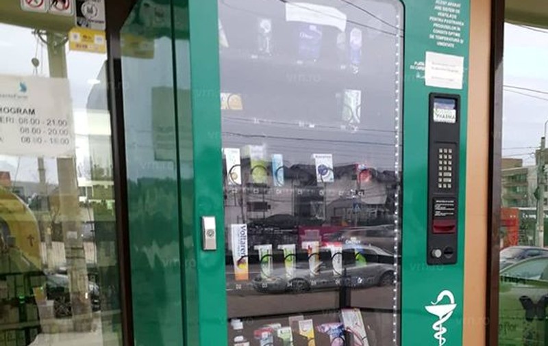 Tonomat cu prezervative și tampoane, la Vaslui. Se găsesc și medicamente banale, non-stop