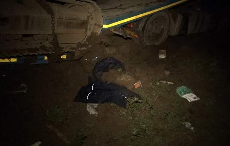 Accident şocant în Pasul Tihuţa. Un şofer a zburat prin parbriz şi apoi a fost strivit sub roata camionului pe care îl conducea