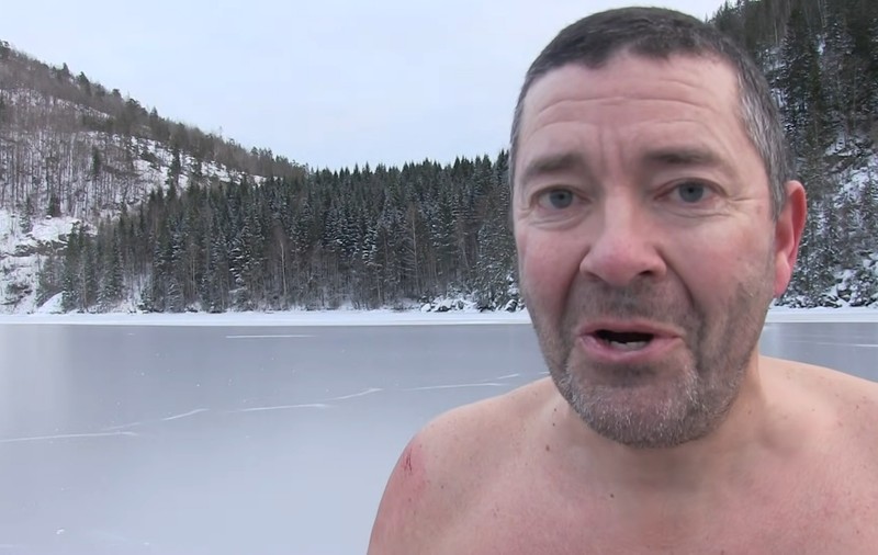 Un youtuber din Norvegia a murit după ce a căzut într-un lac înghețat, în timp ce filma un videoclip pentru canalul său